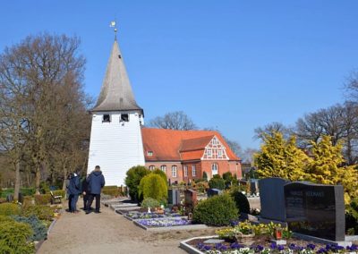 Friedhof Kirchwerder mit Kirche St. Severin